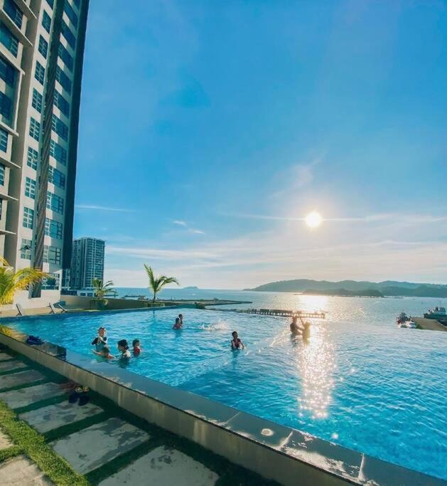 Sea&Pool View Stunning Homestay, Wifi, Netflix Near Malls, Jetty, Convenient Stores Kota Kinabalu Dış mekan fotoğraf